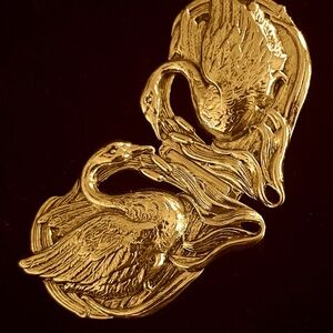 Gold swan cloak clasp